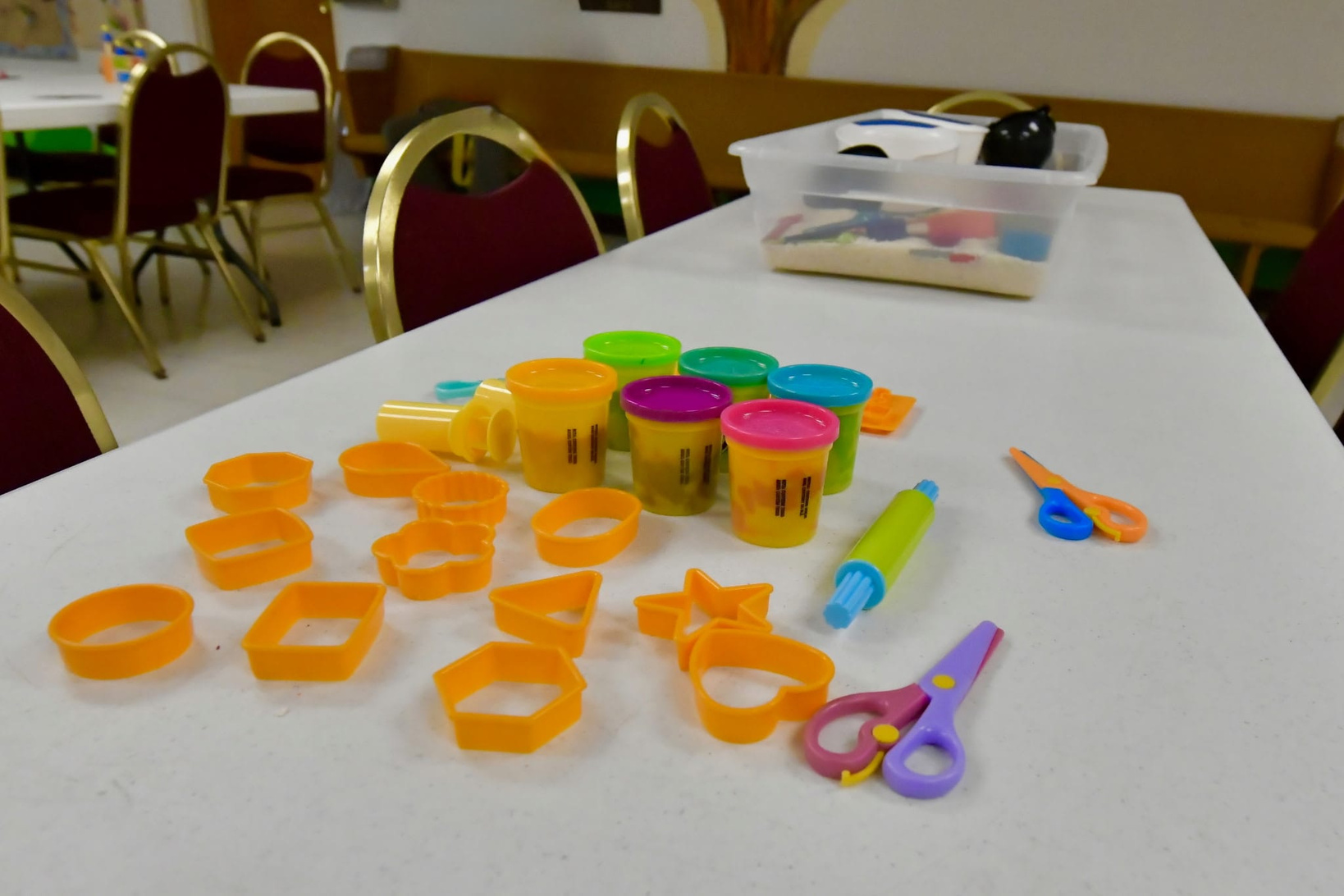 Sensory activity bin